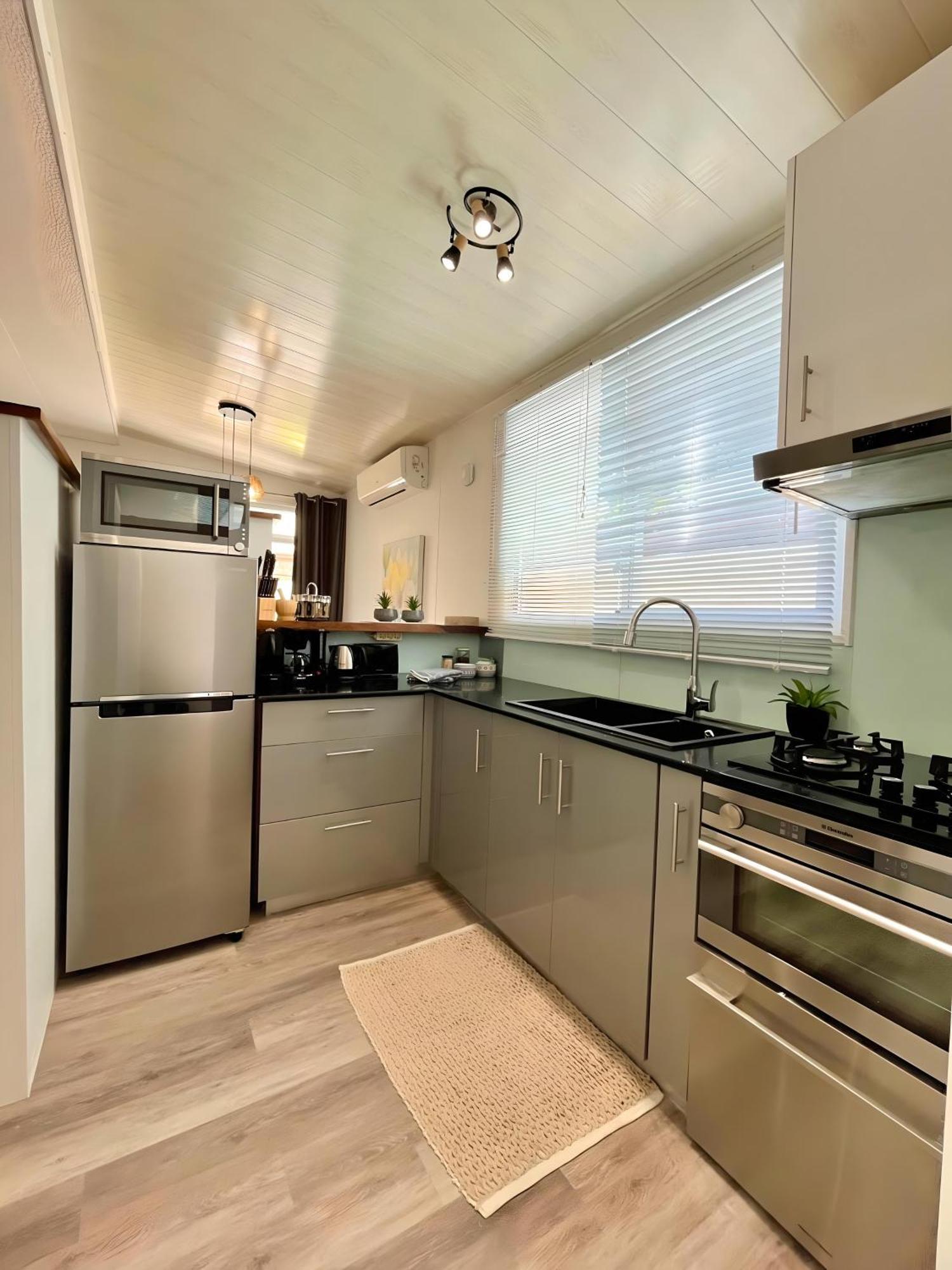 Tiaki Guesthouse - Cozy Modern Studio - 5Min Drive From The Beach And Punaauia Center ภายนอก รูปภาพ