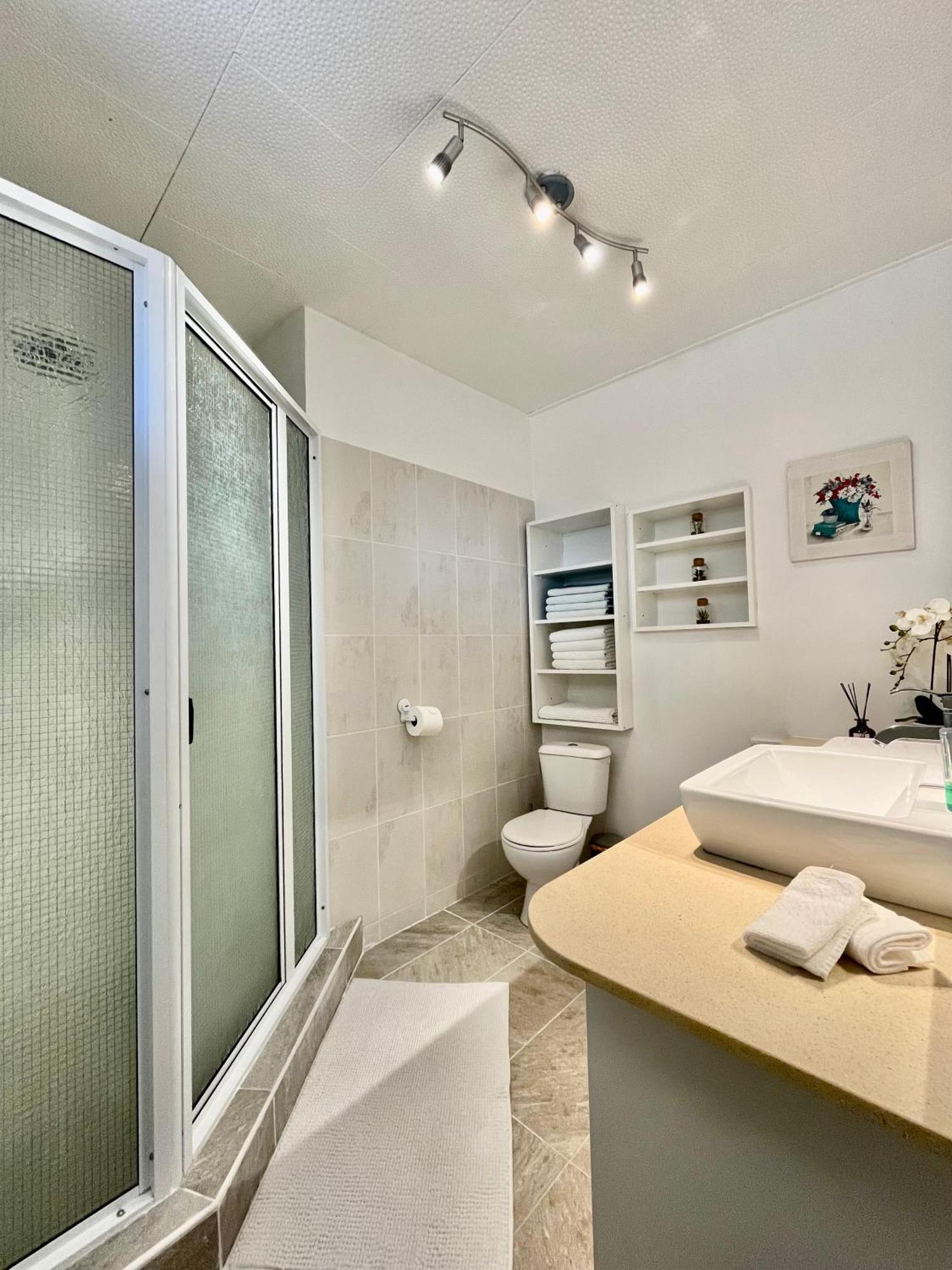 Tiaki Guesthouse - Cozy Modern Studio - 5Min Drive From The Beach And Punaauia Center ภายนอก รูปภาพ